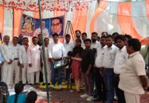 लॉर्ड बुद्धा यूथ डॉ गंभीर चैरिटेबल ट्रस्ट के मुख्य ट्रस्टी डॉ अमलेश गंभीर जी द्वारा मृतक के घर की एक बच्ची को लिया गया गोद तथा 20 हजार की आर्थिक मदद