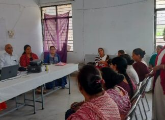 सामु.स्वा.केन्द्र रामपुर में प्रशिक्षण के दौरान मुख्य चिकित्सा अधिकारी किया निरीक्षण।