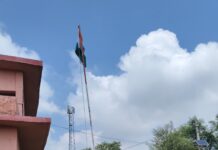 स्वतंत्रता दिवस के अवसर पर बिहार के कैमूर जिले के मोहनिया प्रखंड के अंतर्गत स्थित प्राथमिक विद्यालय अलादही के प्रधानाध्यापक विद्या सागर प्रभाकर पर राष्ट्रीय ध्वज संहिता का उल्लंघन करने का आरोप लगा है।